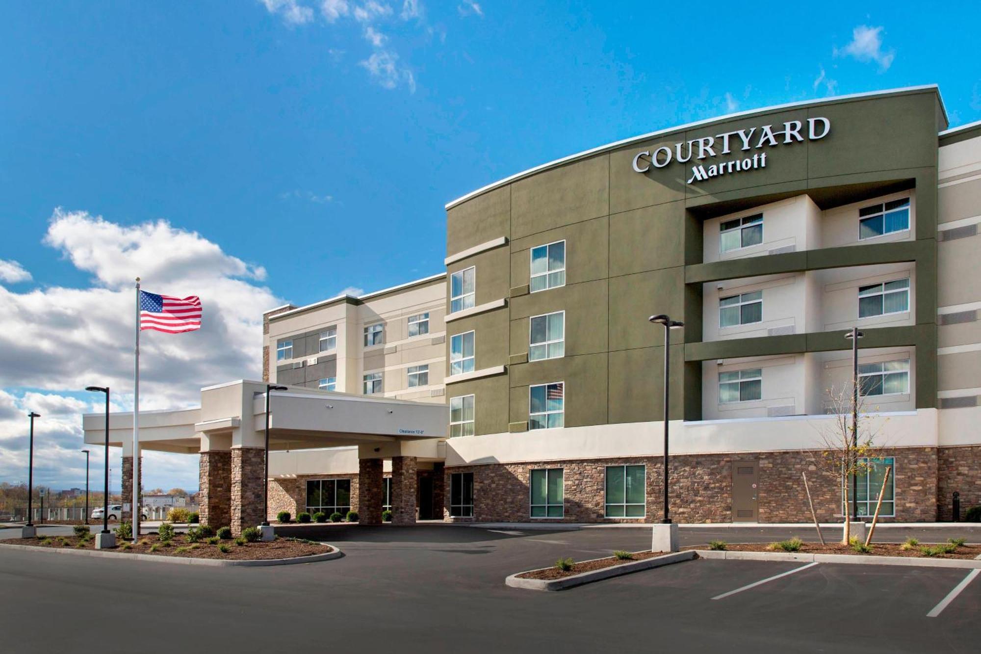 Отель Courtyard By Marriott Schenectady At Mohawk Harbor Экстерьер фото