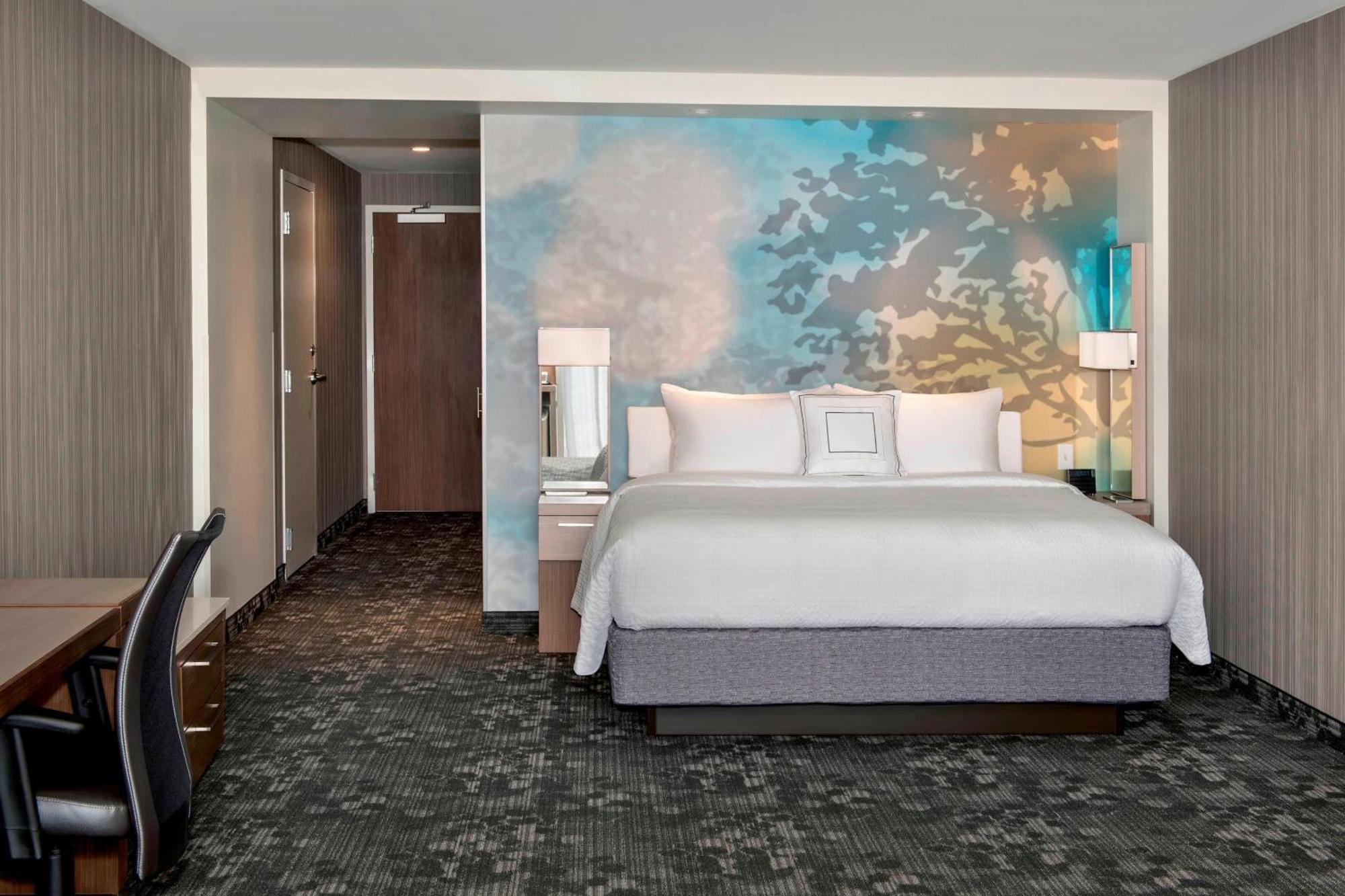 Отель Courtyard By Marriott Schenectady At Mohawk Harbor Экстерьер фото